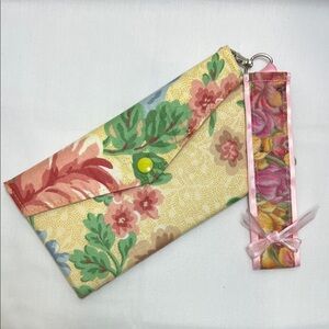 Handmade Vintage Floral Patterned Clutch with Wristlet